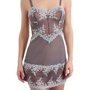 WACOAL Embrace Lace Chemise size Large ✨